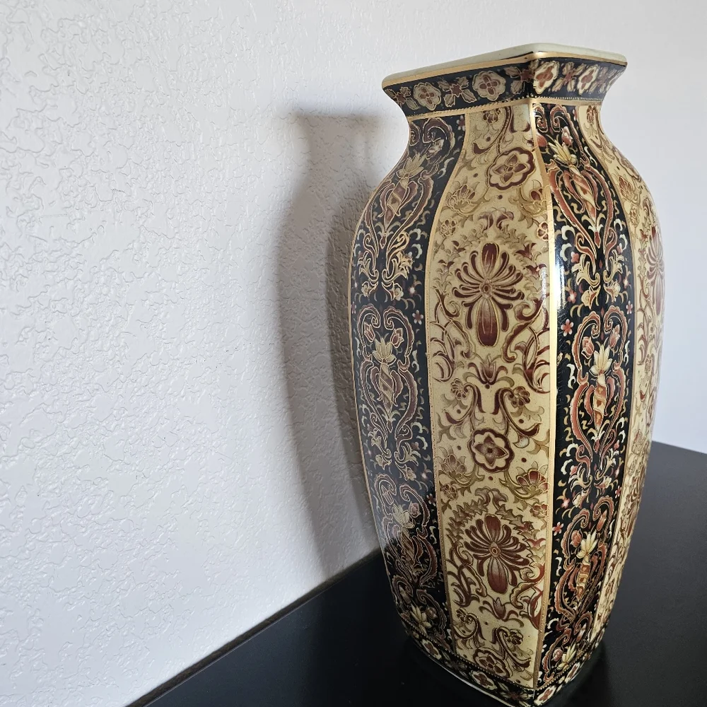 Black Gold Red Tapestry Porcelain Vase, 16